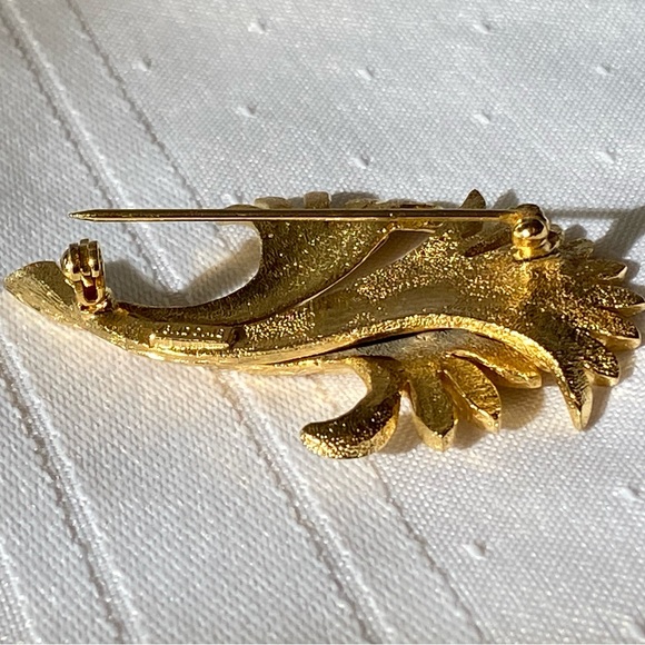 Vintage Designer Vendome Flower Gold Tone Brooch Pin - Picture 11 of 16